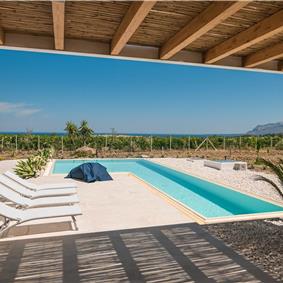 2 bedroom villa with infinity pool, near Alcamo, sleeps 4-5